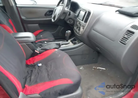 2005 Ford Escape Xlt z USA, uszkodzony, nr VIN 1FMYU93145KA63335